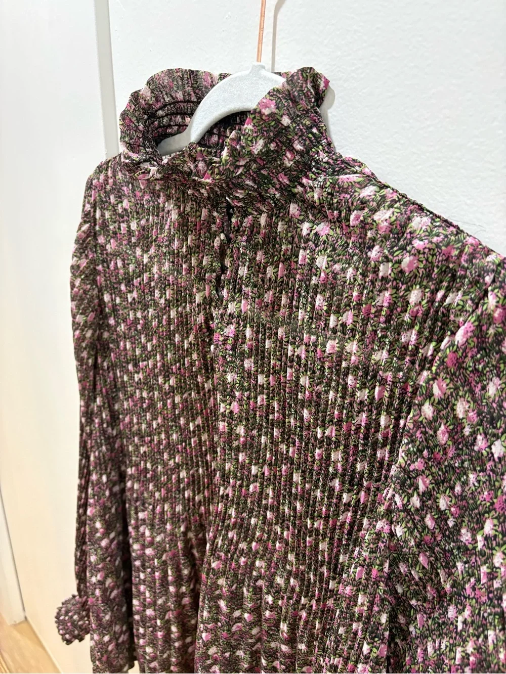 CABI | Smocked Ruffle Neck Floral Long-Sleeve Top - Picture 3 of 6